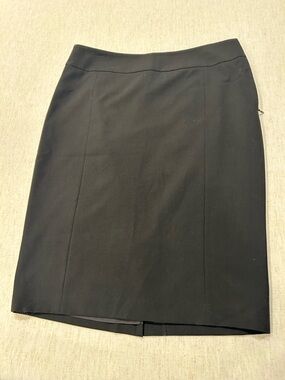Chaus Pencil Skirt size 4
Classic Black - Women